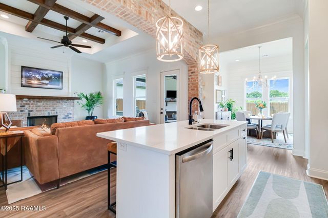 138 Cape Town Avenue, Youngsville, LA 70592