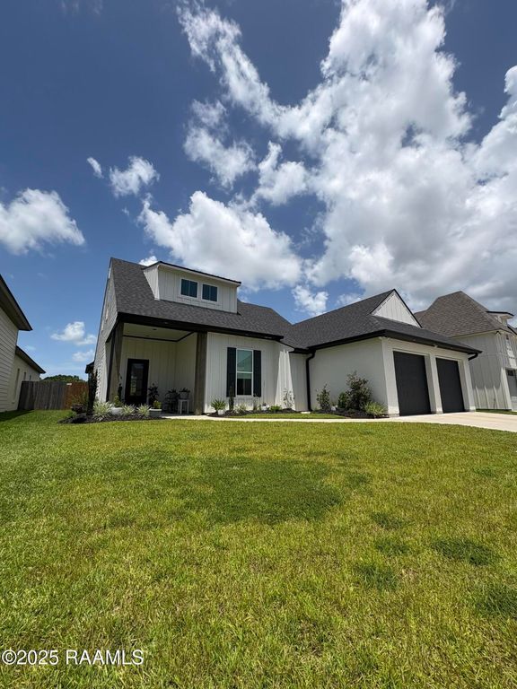 138 Cape Town Avenue, Youngsville, LA 70592