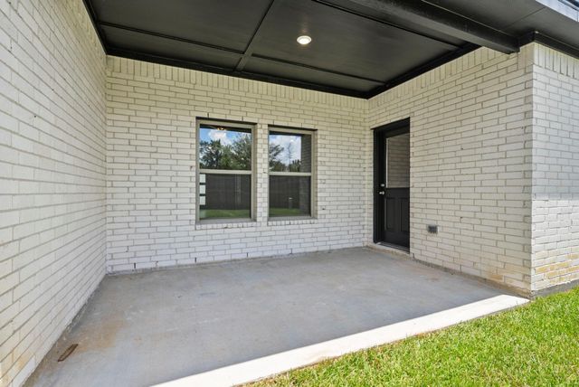 208 Rose Laurel Drive, Alvin, TX 77511
