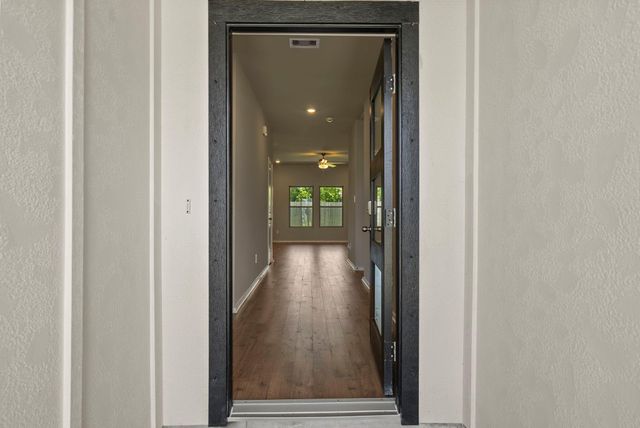 208 Rose Laurel Drive, Alvin, TX 77511
