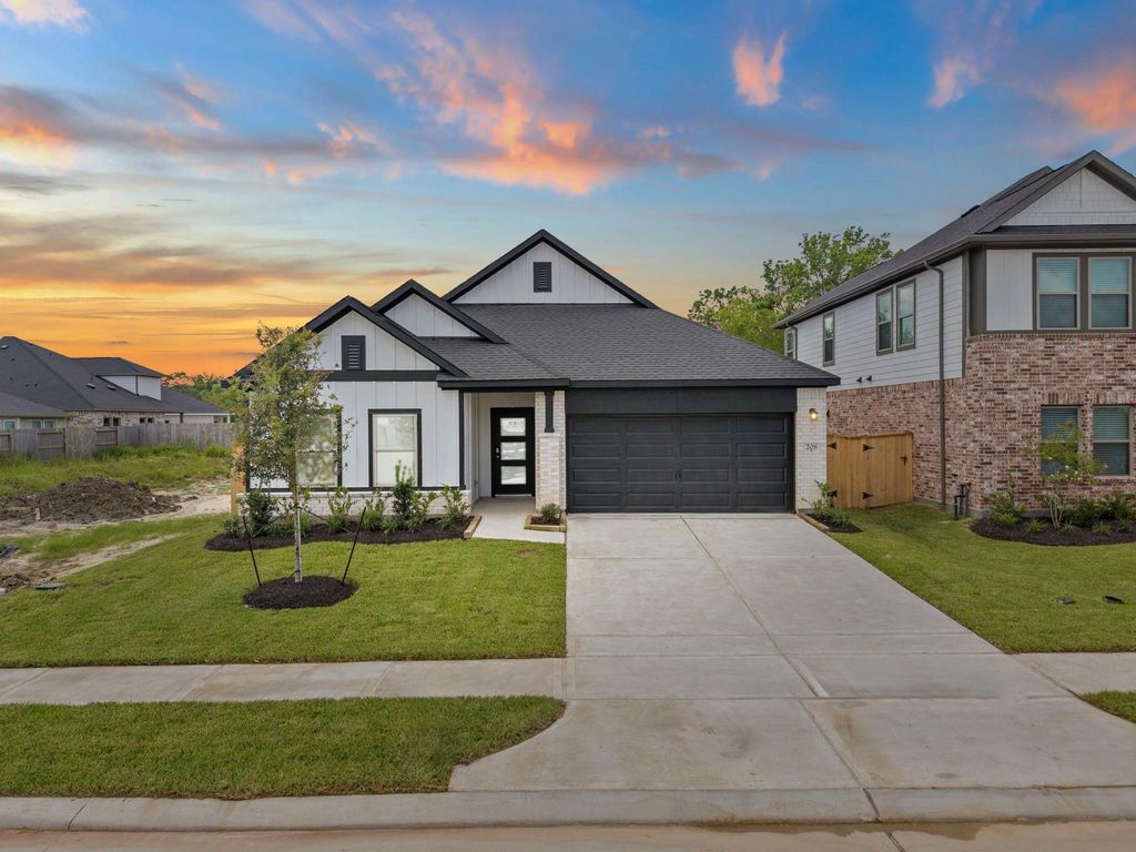 208 Rose Laurel Drive, Alvin, TX 77511