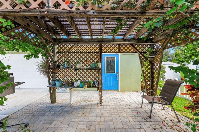2385 Sunset AVE, Naples, FL 34112