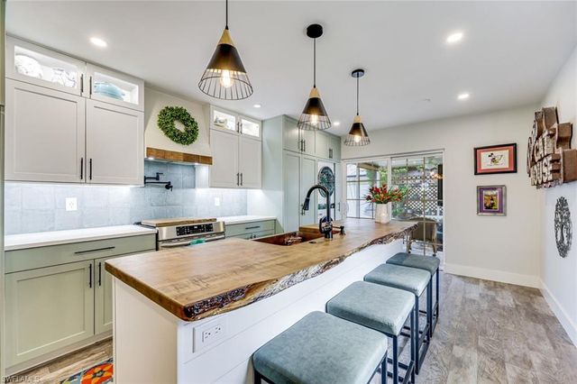 2385 Sunset AVE, Naples, FL 34112