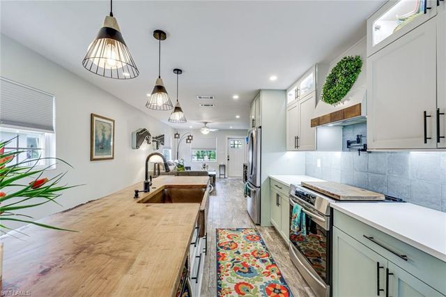2385 Sunset AVE, Naples, FL 34112