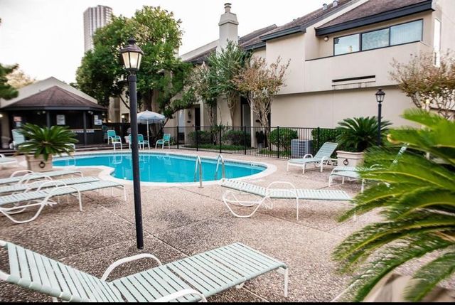 1112 Bering Drive 61, Houston, TX 77057