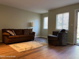 39 Lake Ave, Louisville, KY 40206