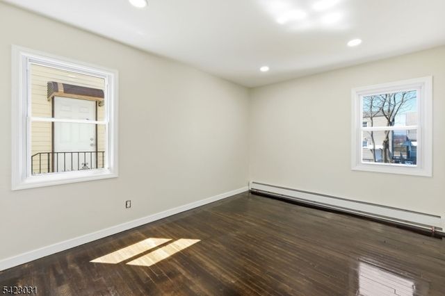 325 Schley St, Newark City, NJ 07112