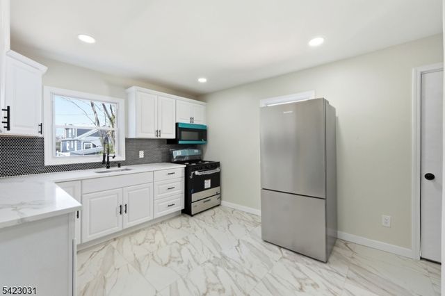 325 Schley St, Newark City, NJ 07112