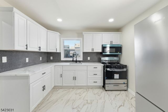 325 Schley St, Newark City, NJ 07112