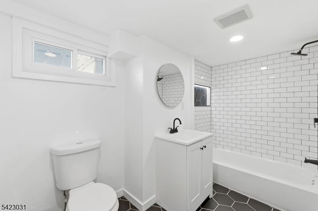 325 Schley St, Newark City, NJ 07112