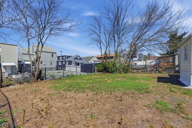 325 Schley St, Newark City, NJ 07112