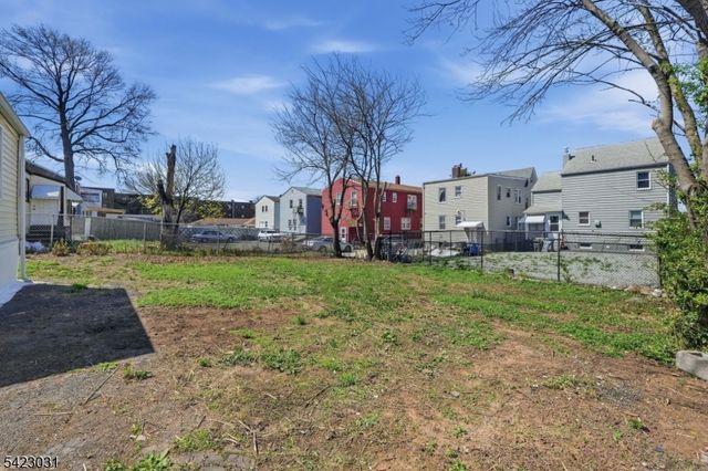 325 Schley St, Newark City, NJ 07112