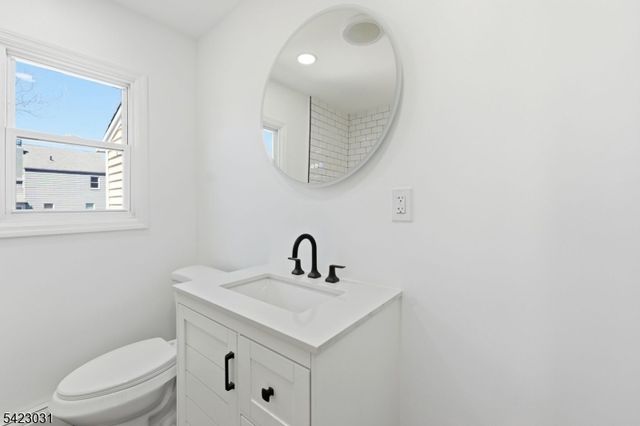 325 Schley St, Newark City, NJ 07112