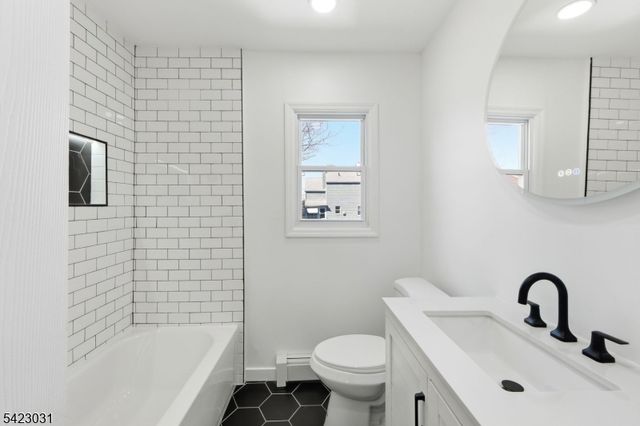 325 Schley St, Newark City, NJ 07112