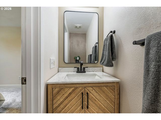 15789 Sw VILLAGE Cir, Beaverton, OR 97007