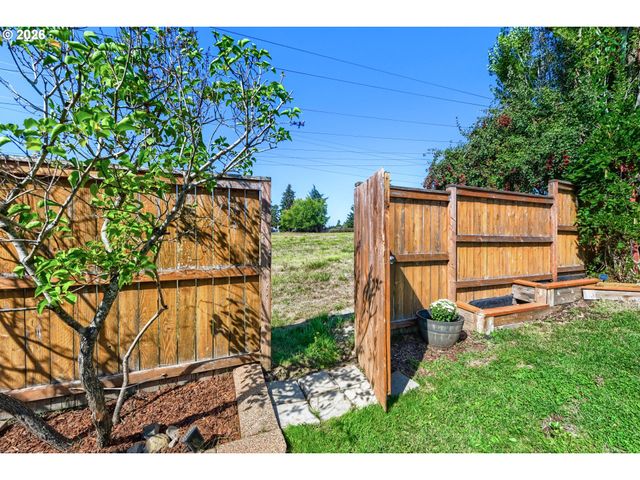 15789 Sw VILLAGE Cir, Beaverton, OR 97007