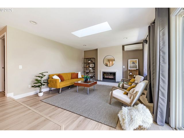 15789 Sw VILLAGE Cir, Beaverton, OR 97007