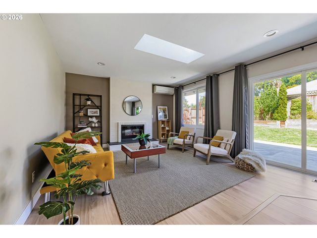 15789 Sw VILLAGE Cir, Beaverton, OR 97007