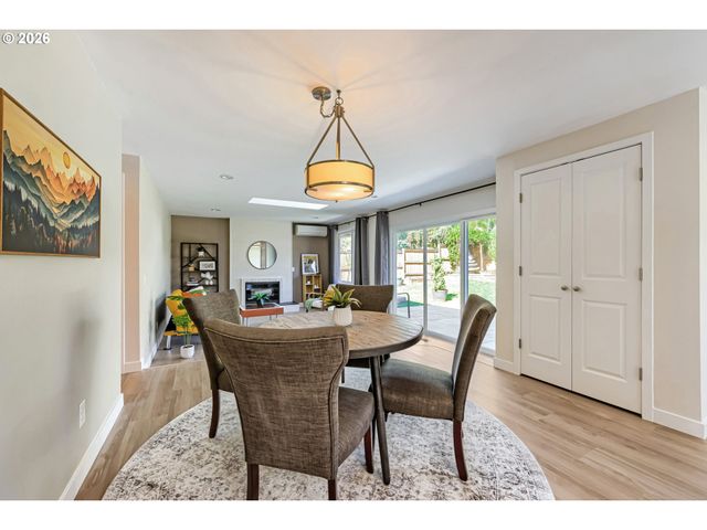 15789 Sw VILLAGE Cir, Beaverton, OR 97007