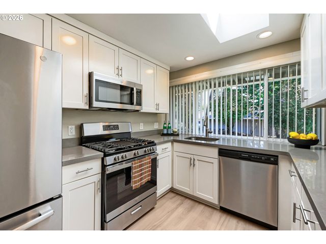 15789 Sw VILLAGE Cir, Beaverton, OR 97007
