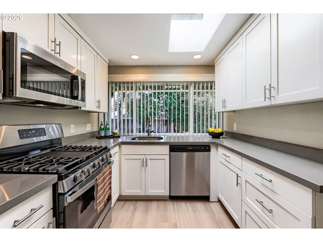 15789 Sw VILLAGE Cir, Beaverton, OR 97007