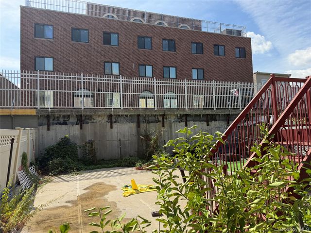 2356 Waterbury Avenue, Bronx, NY 10462