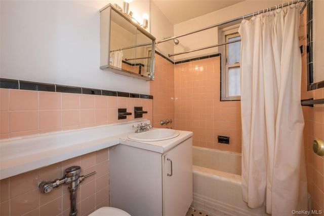 2090 Barnes Avenue 2H, Bronx, NY 10462