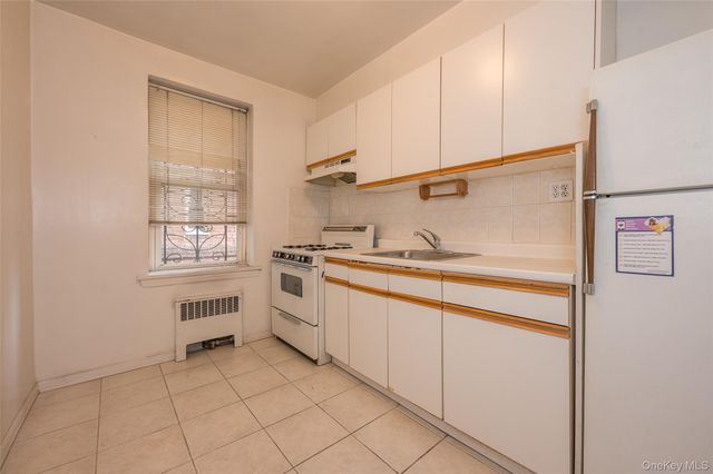 2090 Barnes Avenue 2H, Bronx, NY 10462