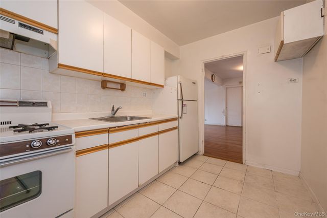 2090 Barnes Avenue 2H, Bronx, NY 10462