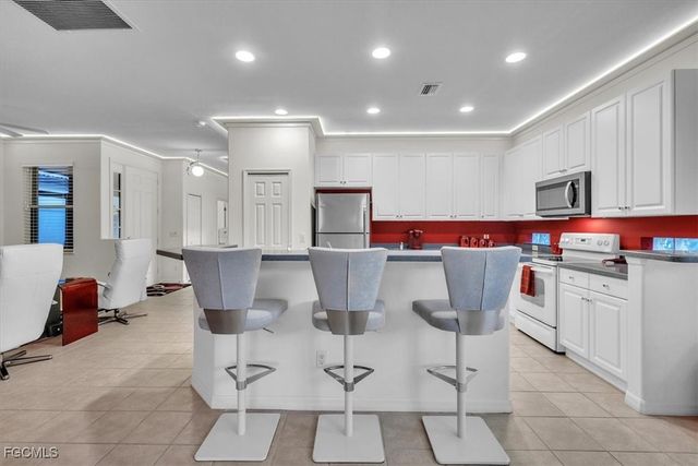 10596 Avila CIR, Fort Myers, FL 33913