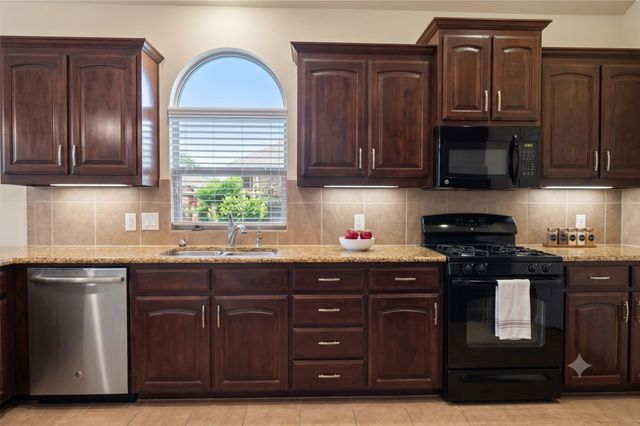 11813 Sundog Way, Fort Worth, TX 76244