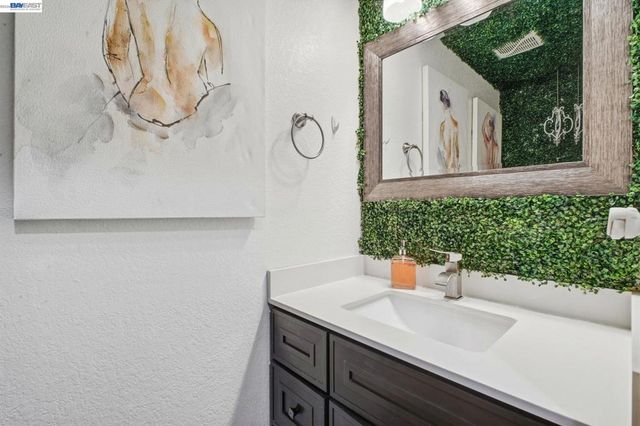 14404 Seagate Dr, San Leandro, CA 94577