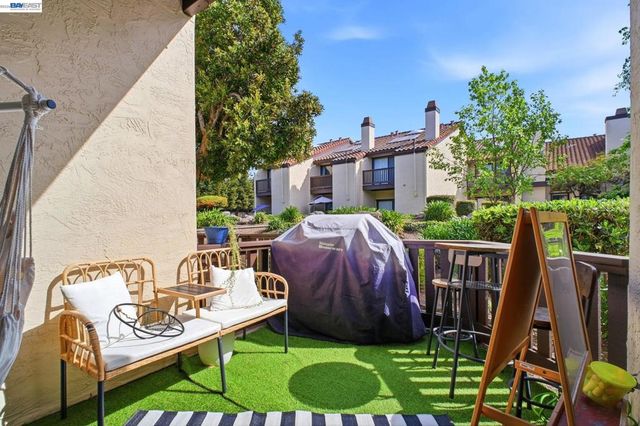 14404 Seagate Dr, San Leandro, CA 94577