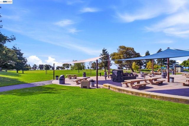 14404 Seagate Dr, San Leandro, CA 94577