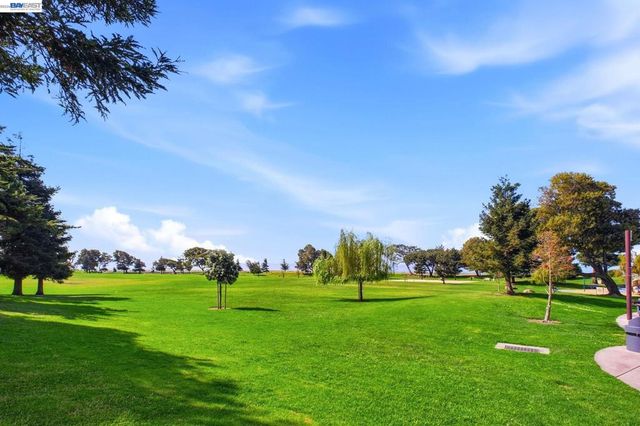 14404 Seagate Dr, San Leandro, CA 94577