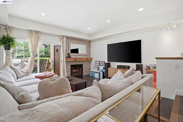 14404 Seagate Dr, San Leandro, CA 94577