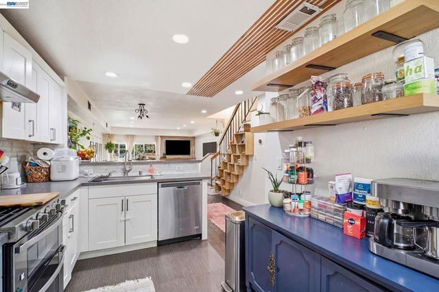 14404 Seagate Dr, San Leandro, CA 94577