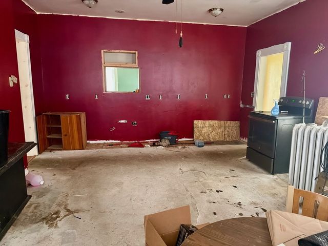 907 S PEORIA Avenue, Dixon, IL 61021