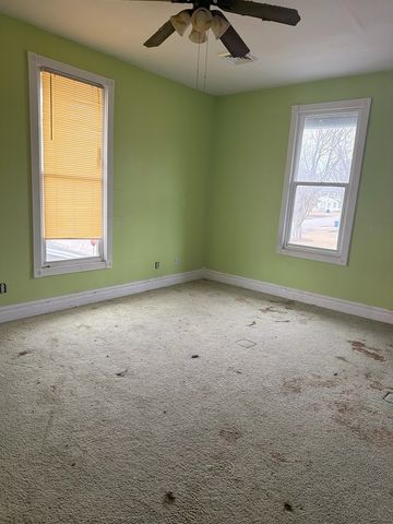 907 S PEORIA Avenue, Dixon, IL 61021