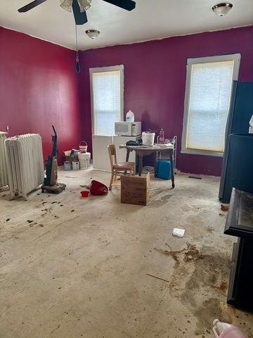 907 S PEORIA Avenue, Dixon, IL 61021