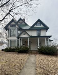 907 S PEORIA Avenue, Dixon, IL 61021