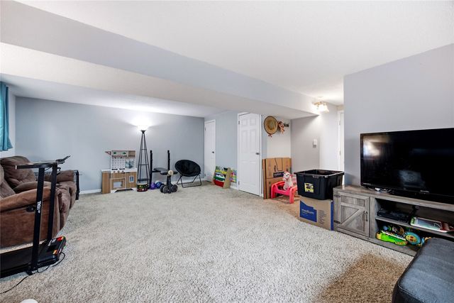 164 Brentwood Drive NE, Cedar Rapids, IA 52402