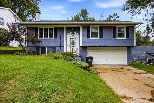 164 Brentwood Drive NE, Cedar Rapids, IA 52402