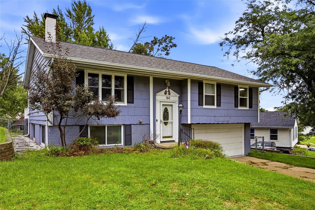 164 Brentwood Drive NE, Cedar Rapids, IA 52402