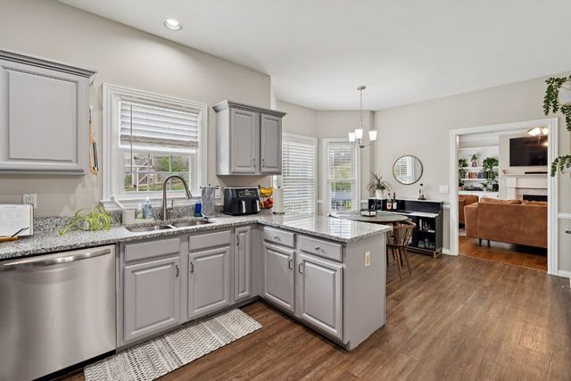 909 Deer Pointe Ct, Nashville, TN 37221