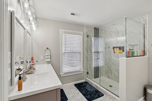 909 Deer Pointe Ct, Nashville, TN 37221