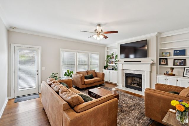 909 Deer Pointe Ct, Nashville, TN 37221