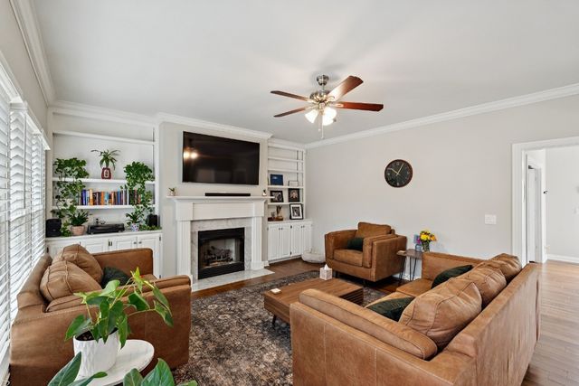 909 Deer Pointe Ct, Nashville, TN 37221