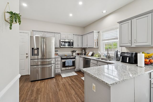 909 Deer Pointe Ct, Nashville, TN 37221