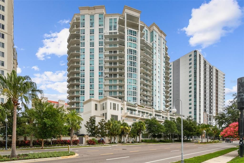 450 KNIGHTS RUN AVENUE 2004, Tampa, FL 33602